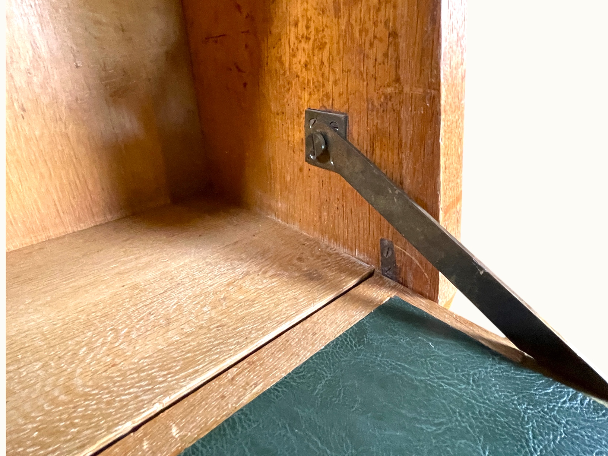 Secrétaire, Bureau Suspendu, Emile Seigneur - Berceau de France - Detail