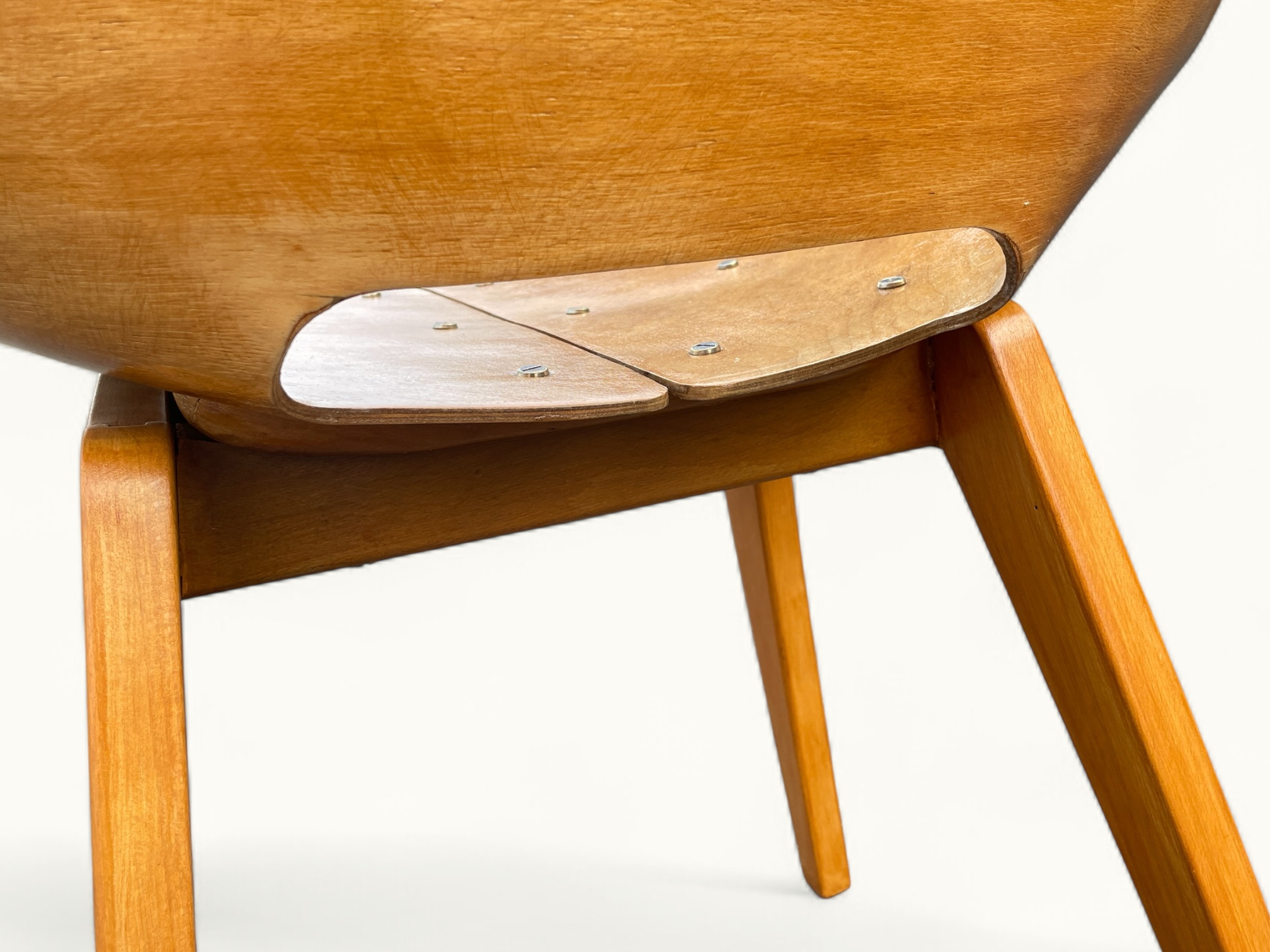 Chaise Amsterdam A.R.P. Guariche Motte Mortier 1953 pour Steiner detail