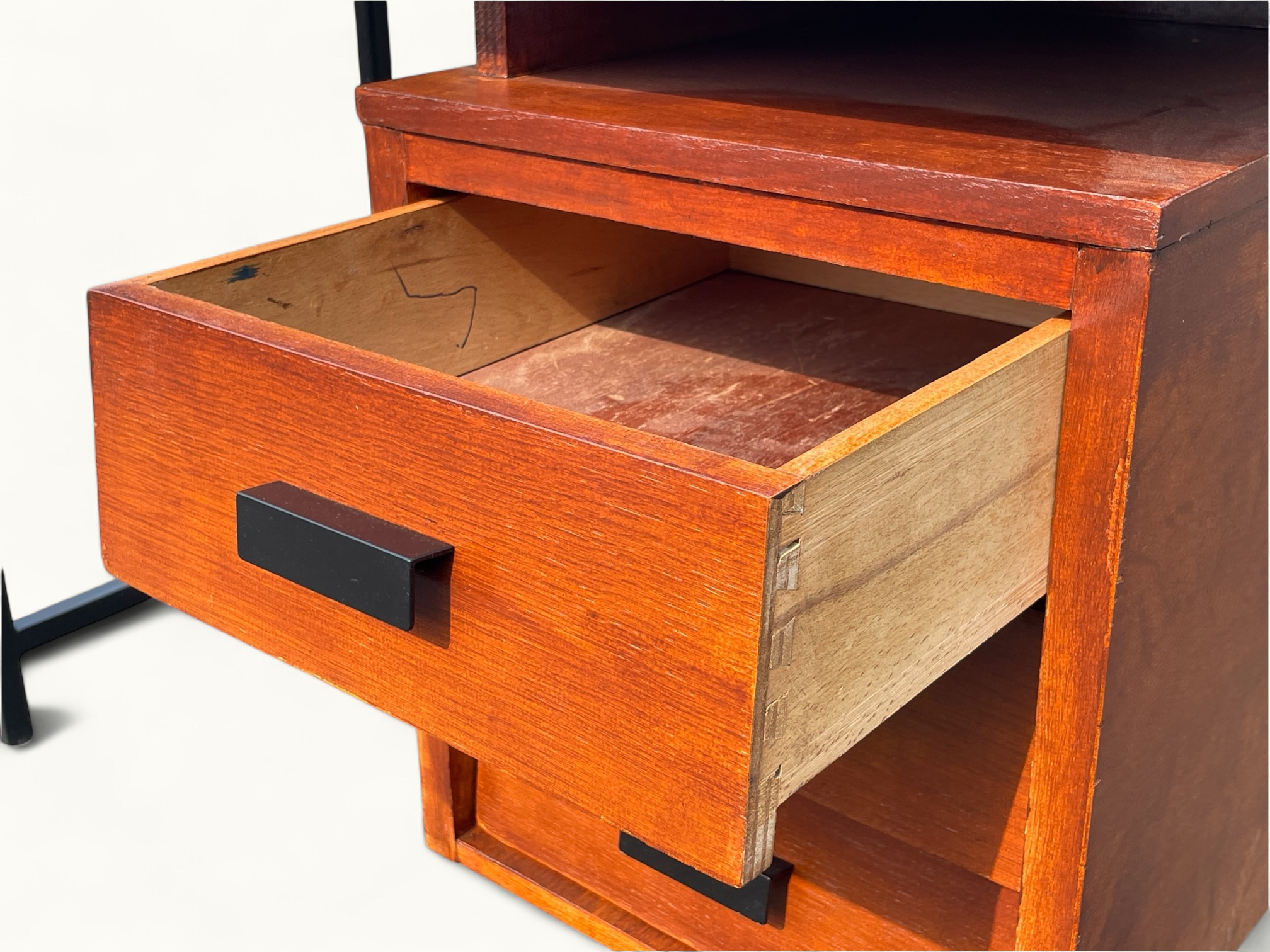 Bureau Pierre Paulin CM 172 detail