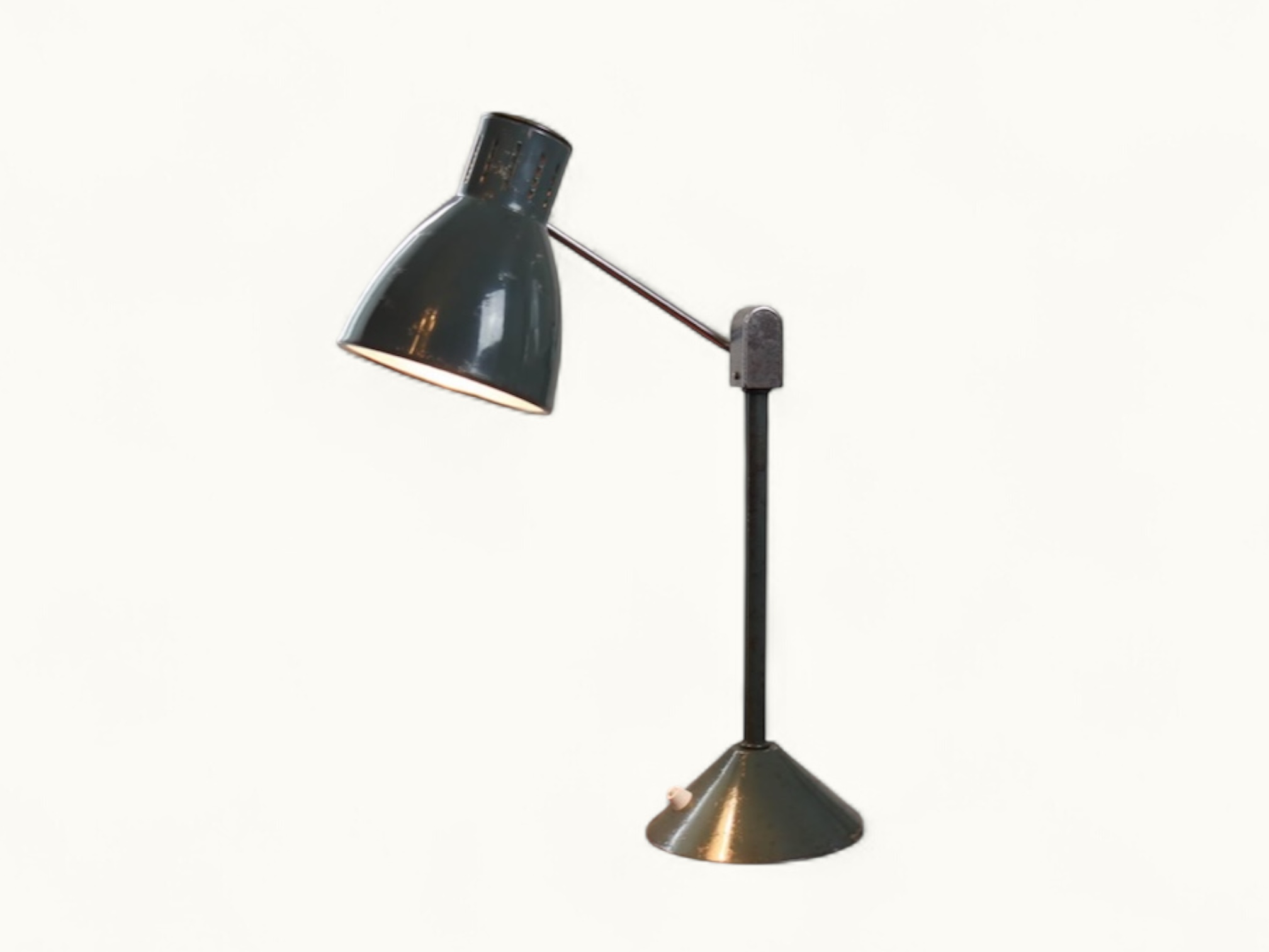Lampe de bureau JUMO 800 S vintage (vers 1950) — émail vert, chrome, socle fonte lesté, frein mécanique, hauteur diffuseur réglable. Rénovée. Traces du temps visibles.