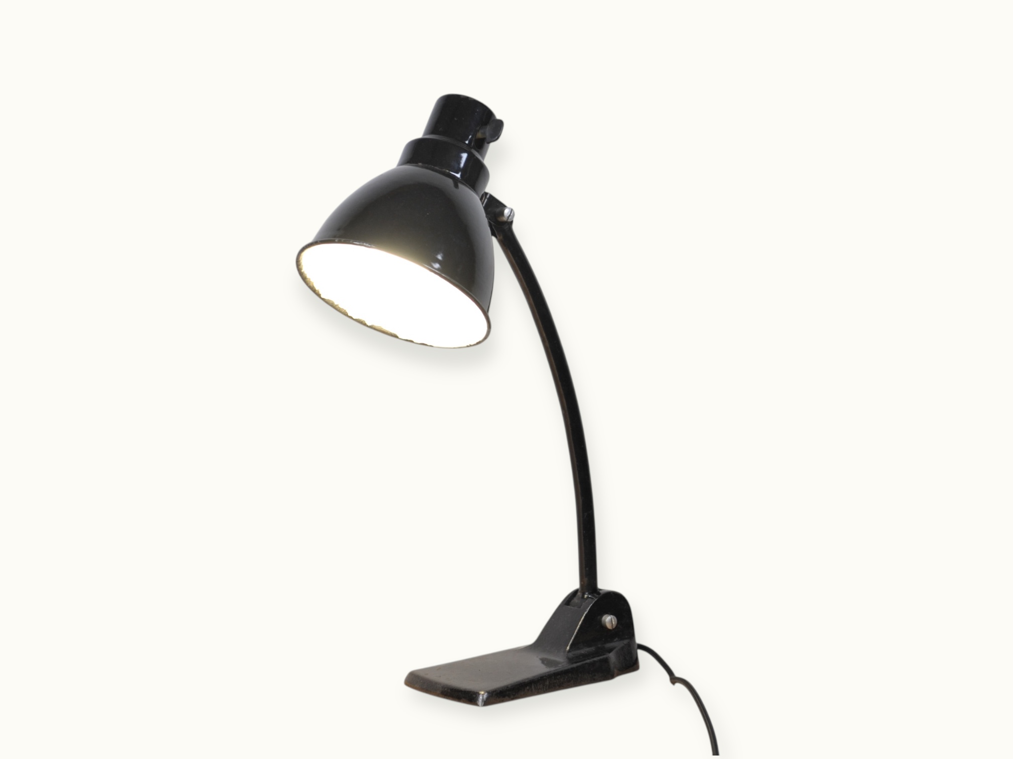 Lampe orientable Lucida, production européenne milieu XXᵉ siècle — élégance fonctionnelle et articulations de précision. Modèle attribué, avec prudence, à Gebr. Jacobus (Gebrüder Jacobus)