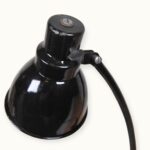 Lampe orientable Lucida, production européenne milieu XXᵉ siècle — élégance fonctionnelle et articulations de précision. Modèle attribué, avec prudence, à Gebr. Jacobus (Gebrüder Jacobus)