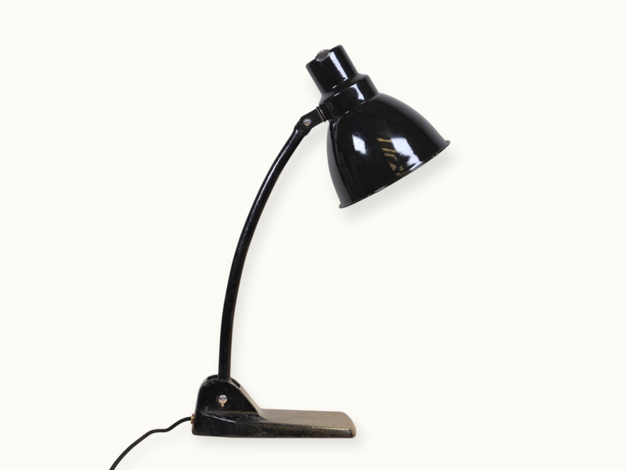 Lampe orientable Lucida, production européenne milieu XXᵉ siècle — élégance fonctionnelle et articulations de précision. Modèle attribué, avec prudence, à Gebr. Jacobus (Gebrüder Jacobus)