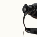 Lampe orientable Lucida, production européenne milieu XXᵉ siècle — élégance fonctionnelle et articulations de précision. Modèle attribué, avec prudence, à Gebr. Jacobus (Gebrüder Jacobus)