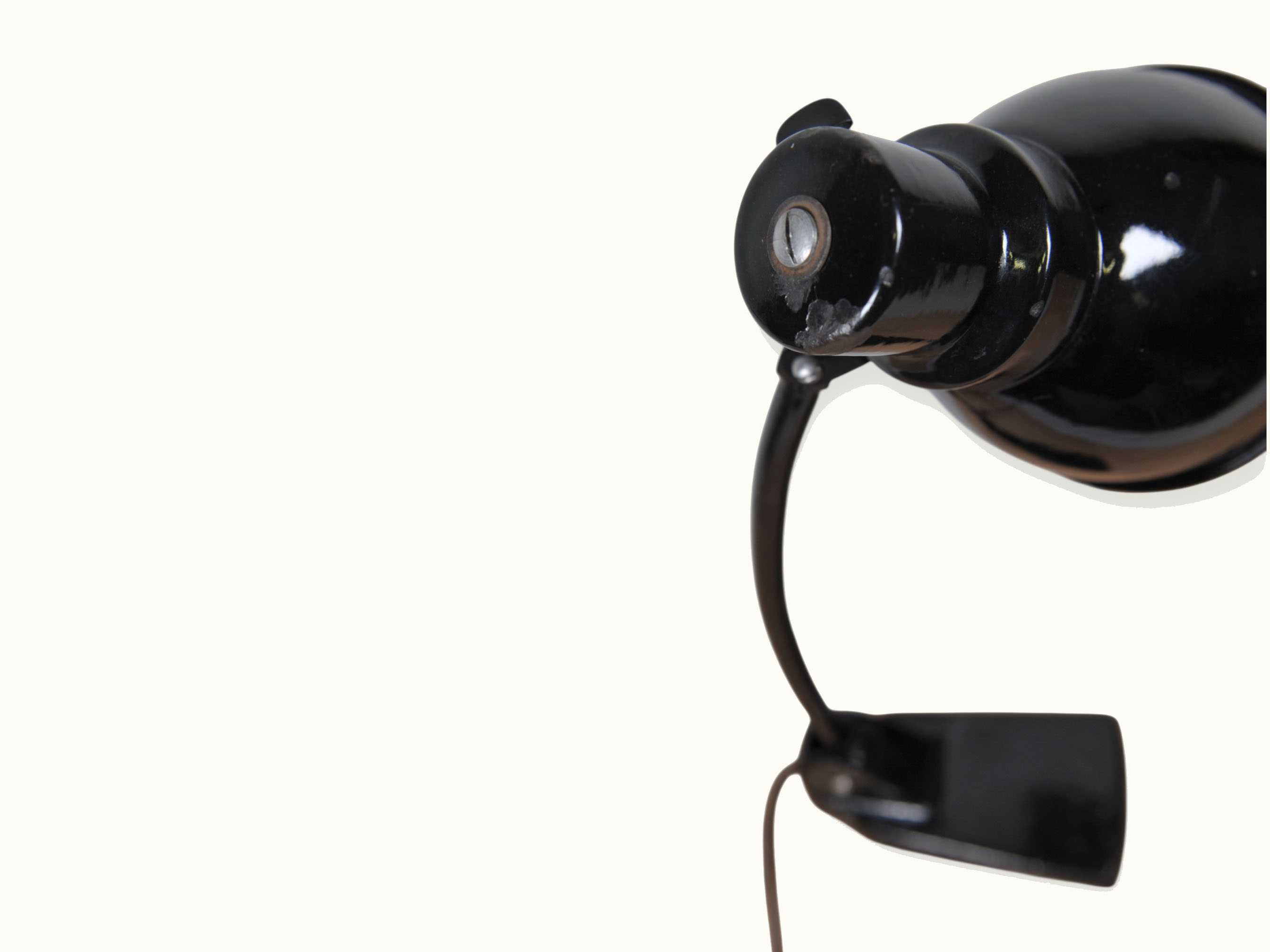 Lampe orientable Lucida, production européenne milieu XXᵉ siècle — élégance fonctionnelle et articulations de précision. Modèle attribué, avec prudence, à Gebr. Jacobus (Gebrüder Jacobus)