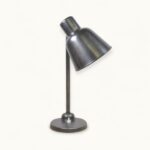 Lampe-Vintage-bunte-und-remmler-BUR-2700-1 Lampe d’atelier industrielle 2700 signée Bünte & Remmler — mécanique robuste, esthétisme métallique patiné, restauration respectueuse.