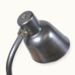 Lampe d’atelier industrielle 2700 signée Bünte & Remmler — mécanique robuste, esthétisme métallique patiné, restauration respectueuse.