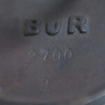 Lampe d’atelier industrielle 2700 signée Bünte & Remmler — mécanique robuste, esthétisme métallique patiné, restauration respectueuse.