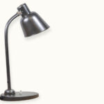 Lampe d’atelier industrielle 2700 signée Bünte & Remmler — mécanique robuste, esthétisme métallique patiné, restauration respectueuse.