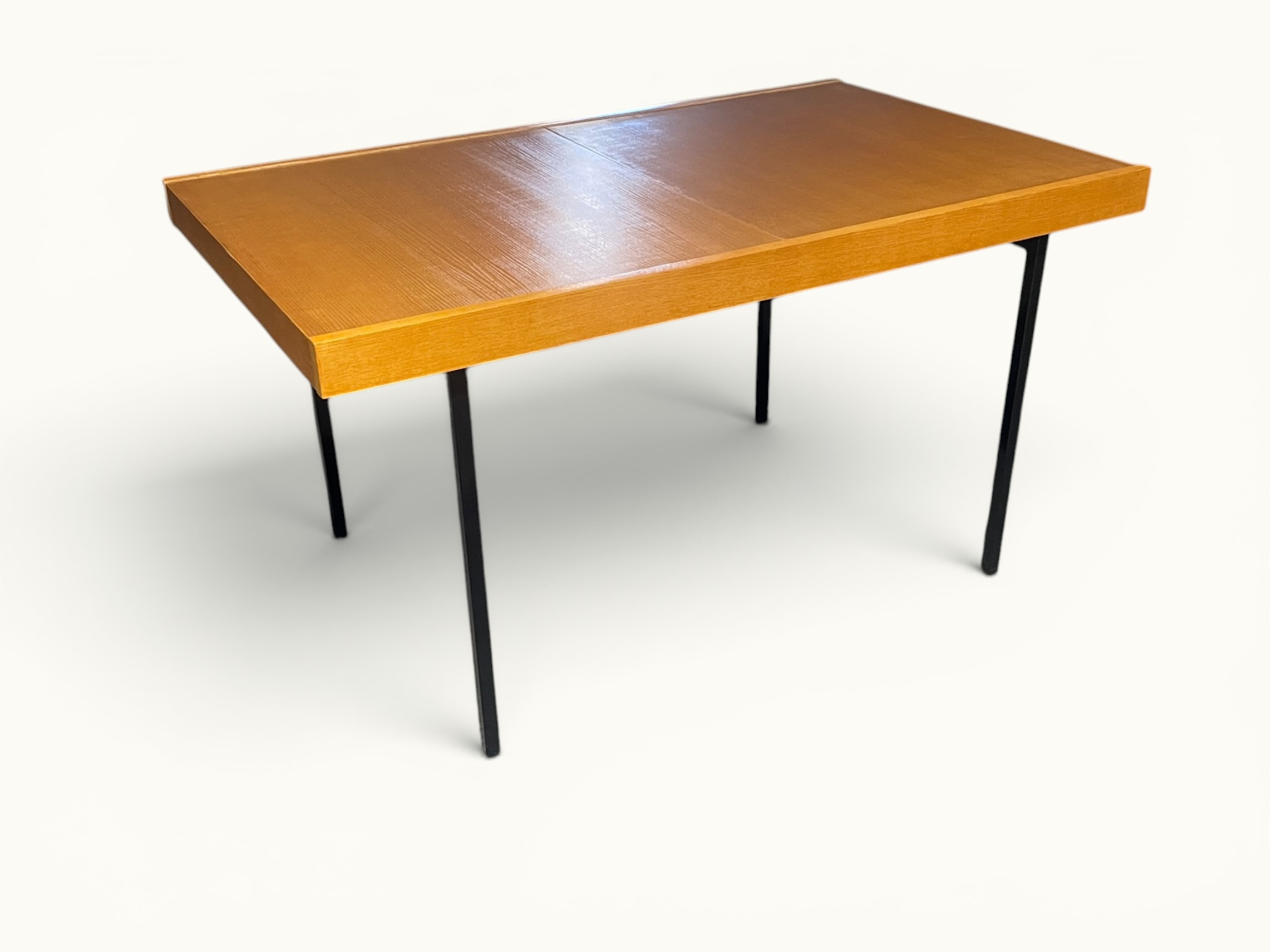 Table à manger extensible ARP Guariche Mortier Motte éditée par Minvielle vers 1960 plaqué frêne piètement métal laqué noir