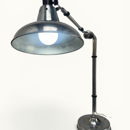 Lampe orientable ÉCLAIR n°22 — Eugène Émile Houillon, France, vers 1930. Base aluminium, bras double articulé à rotule centrale, abat-jour métal d'origine. Luminaire d'atelier vintage d'origine.