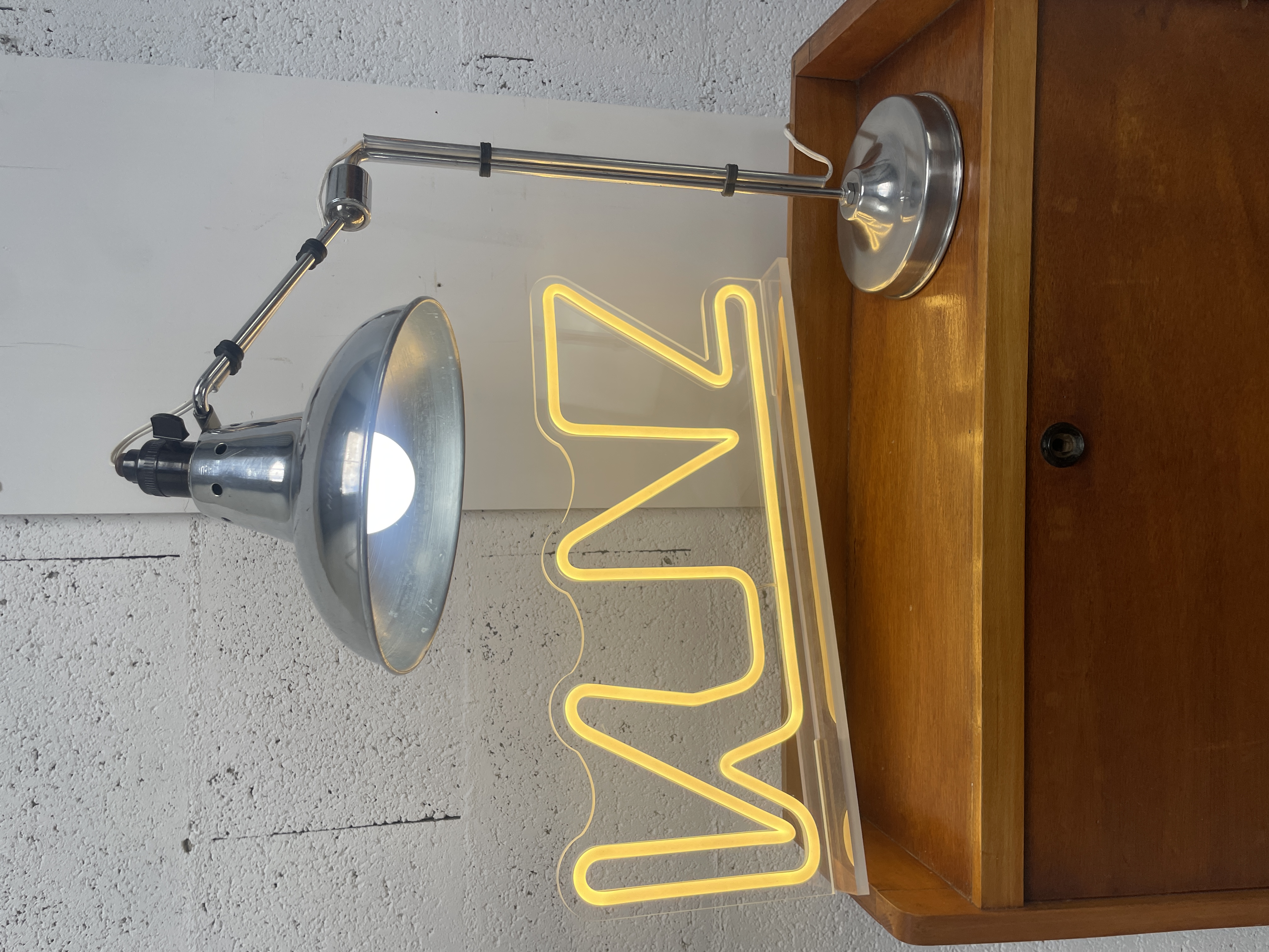 Lampe orientable ÉCLAIR n°22 — Eugène Émile Houillon, France, vers 1930. Base aluminium, bras double articulé à rotule centrale, abat-jour métal d'origine. Luminaire d'atelier vintage d'origine.
